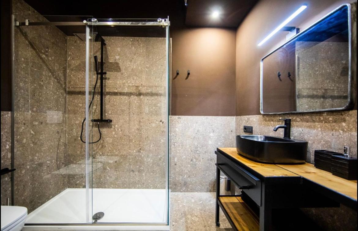 New Amazing Mono Located In Moscova District From Moscova Suites Apartments Group Милан Экстерьер фото