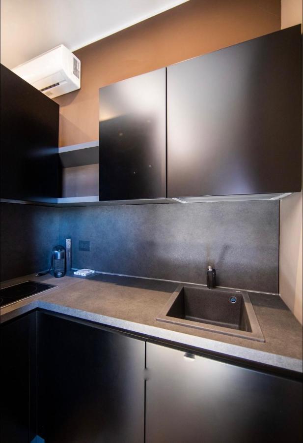 New Amazing Mono Located In Moscova District From Moscova Suites Apartments Group Милан Экстерьер фото